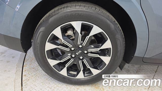 Kia Carnival 2021 — Photo 28/30
