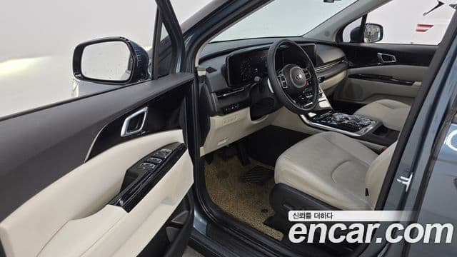 Kia Carnival 2021 — Photo 27/30