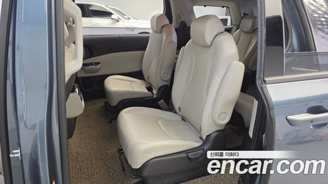 Kia Carnival 2021 — Photo 26/30