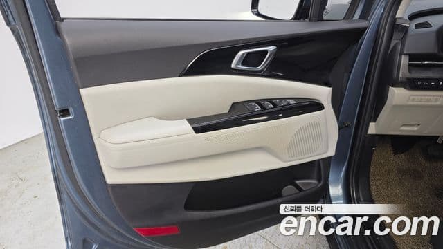 Kia Carnival 2021 — Photo 9/30