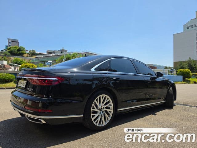 Audi A8 2021 — Şəkil 11/20