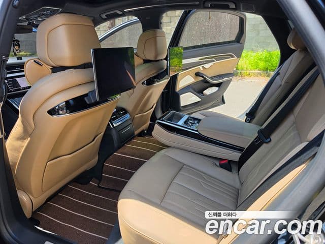 Audi A8 2021 — Şəkil 12/20