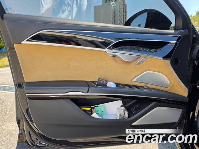 Audi A8 2021 — Şəkil 10/20