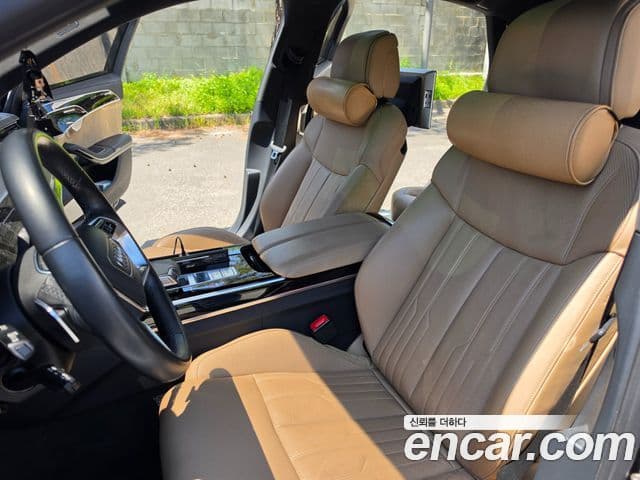 Audi A8 2021 — Şəkil 18/20