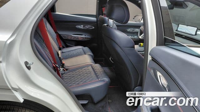 Genesis GV70 2023 — Şəkil 13/32