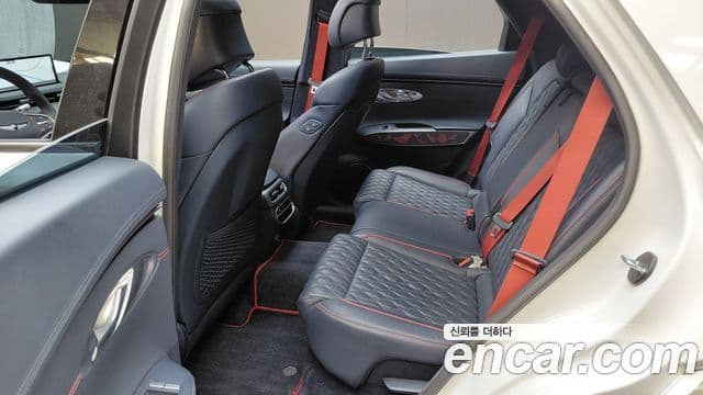 Genesis GV70 2023 — Şəkil 28/32