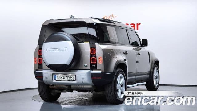 Land Rover Defender 2022 — ფოტო 2/20