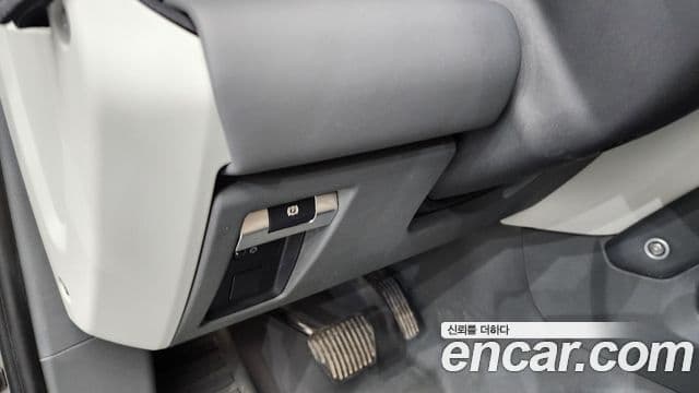 Land Rover Defender 2022 — Photo 23/41