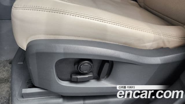 Land Rover Defender 2022 — Photo 33/41