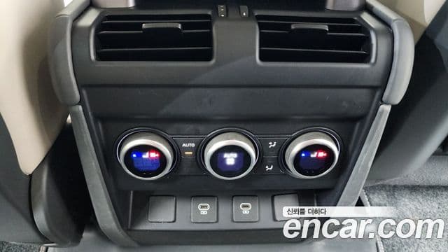 Land Rover Defender 2022 — Photo 7/41