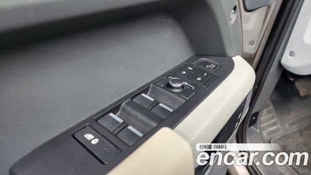 Land Rover Defender 2022 — Photo 31/41