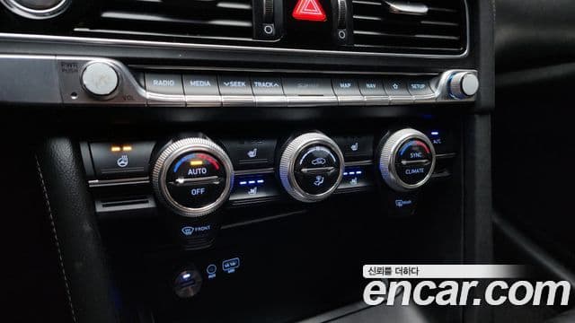 Genesis G70 2018 — ფოტო 16/20