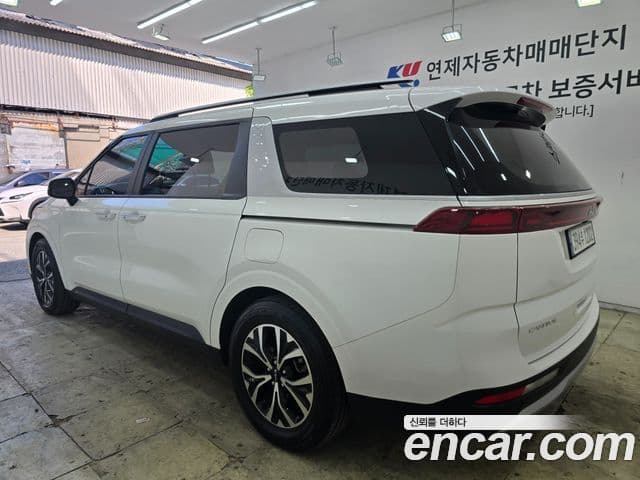 Kia Carnival 2022 — ფოტო 5/19
