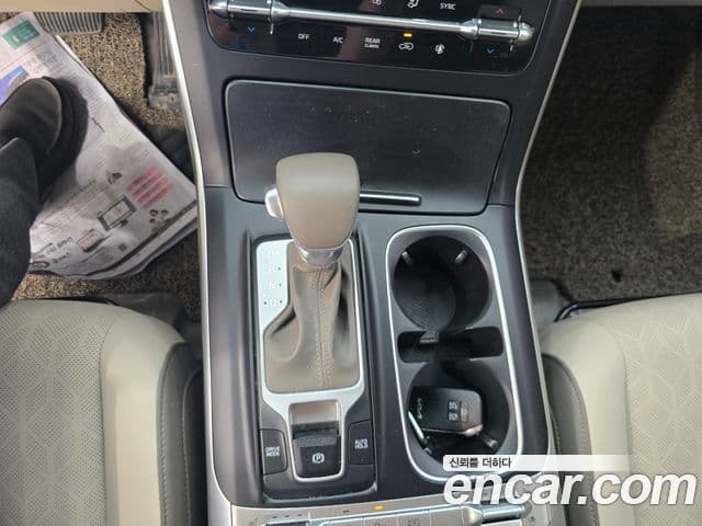 Kia Carnival 2022 — ფოტო 10/19
