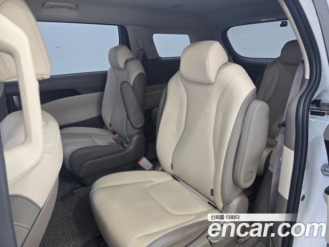 Kia Carnival 2022 — ფოტო 16/19