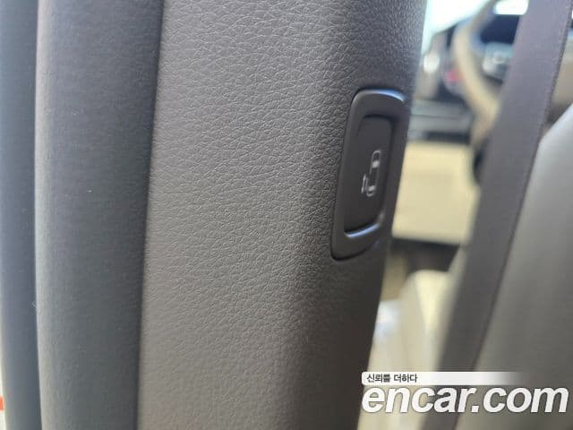 Kia Carnival 2022 — ფოტო 17/19