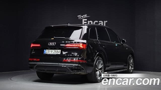 Audi Q7 2023 — ფოტო 2/20