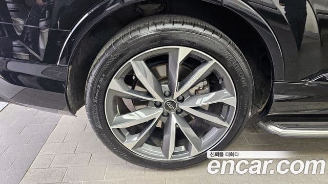Audi Q7 2023 — ფოტო 5/20