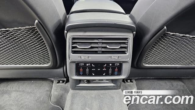 Audi Q7 2023 — ფოტო 19/20