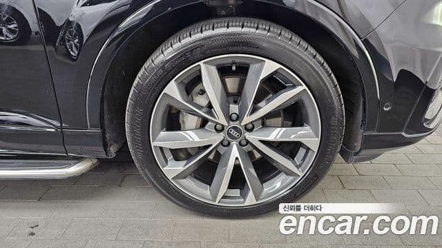 Audi Q7 2023 — Photo 16/35