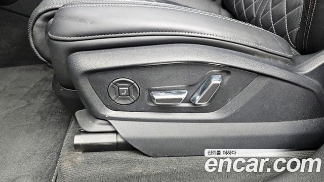 Audi Q7 2023 — Photo 2/35