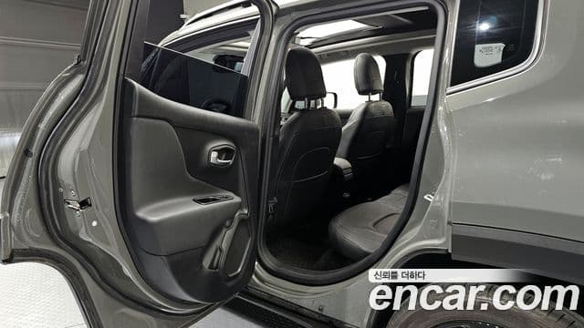 Jeep Renegade 2022 — Şəkil 12/20