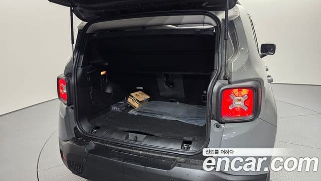 Jeep Renegade 2022 — Şəkil 20/20