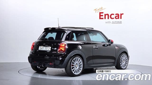 Mini Cooper S 2019 — ფოტო 2/20