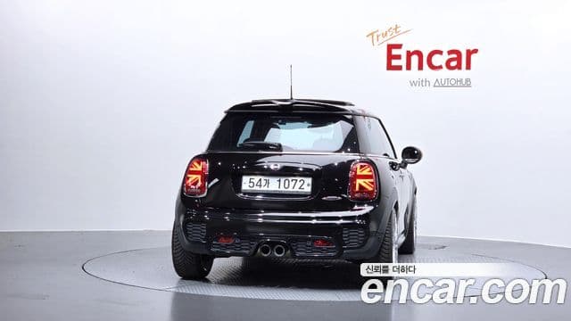 Mini Cooper S 2019 — ფოტო 4/20