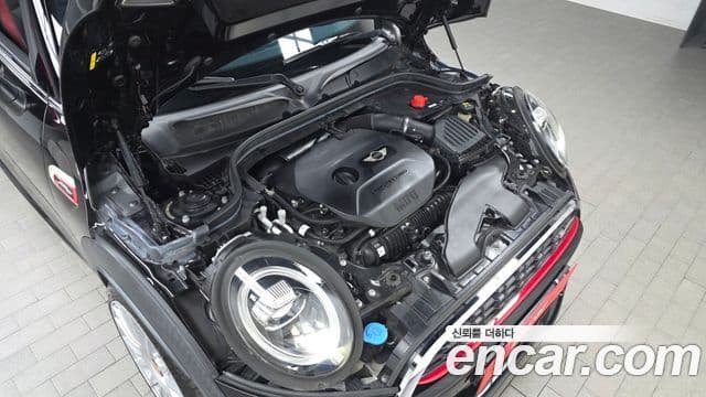 Mini Cooper S 2019 — ფოტო 6/20