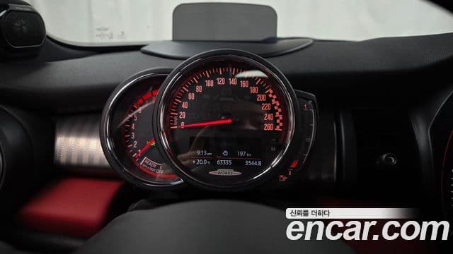 Mini Cooper S 2019 — ფოტო 8/20