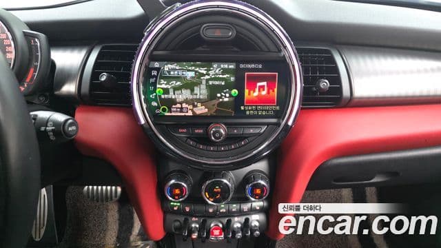 Mini Cooper S 2019 — ფოტო 13/20