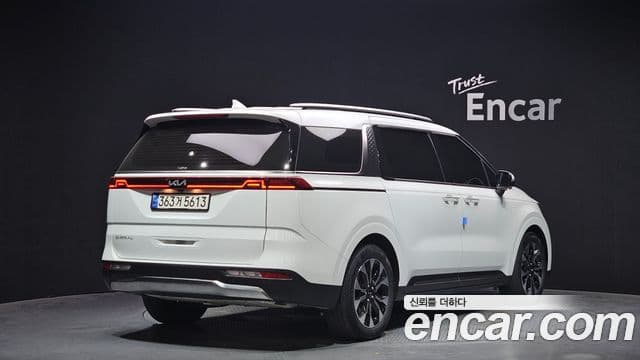 Kia Carnival 2023 — ფოტო 2/20