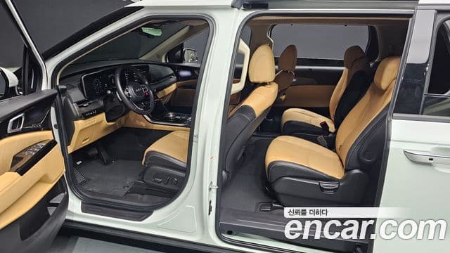 Kia Carnival 2023 — ფოტო 10/20