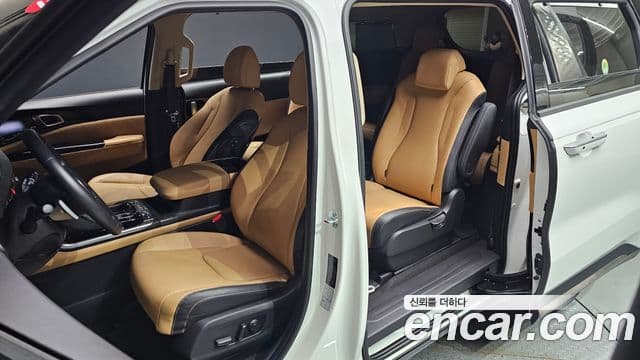 Kia Carnival 2023 — ფოტო 12/20