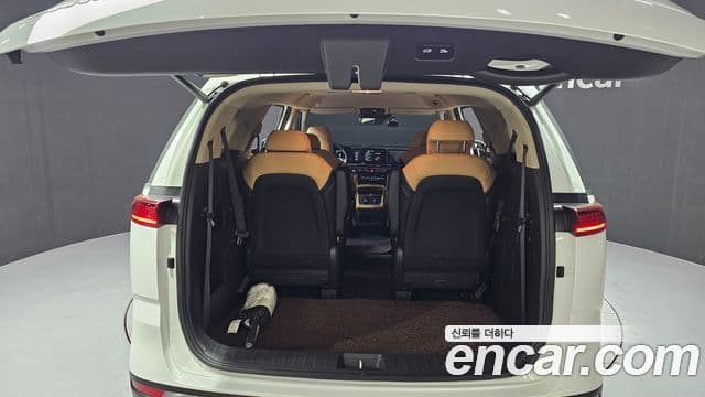 Kia Carnival 2023 — ფოტო 20/20