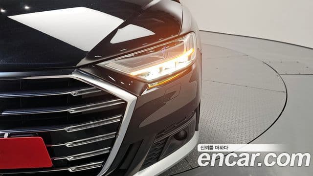 Audi A8 2021 — Şəkil 14/36