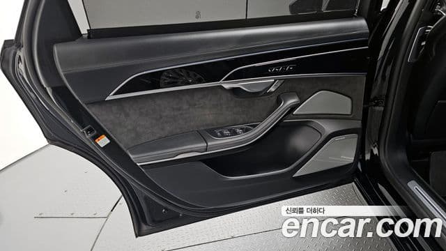 Audi A8 2021 — Şəkil 36/36
