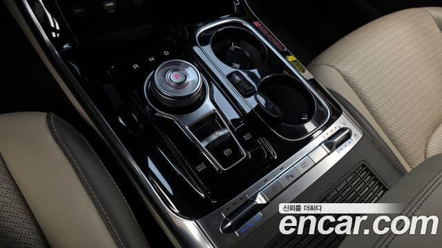Kia Carnival 2021 — ფოტო 9/20
