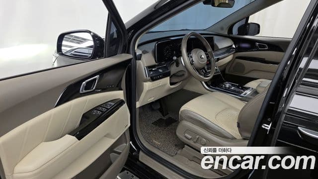 Kia Carnival 2021 — ფოტო 10/20