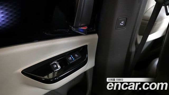 Kia Carnival 2021 — ფოტო 19/20