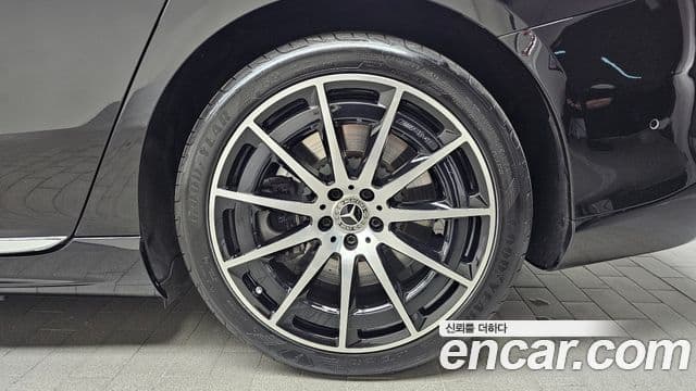 Mercedes-Benz EQS 2022 — ფოტო 28/32