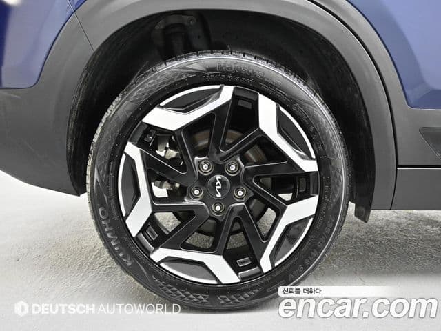 Kia Seltos 2022 — ფოტო 4/20