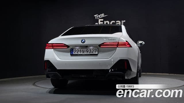 BMW 5 Series 2024 — ფოტო 4/20
