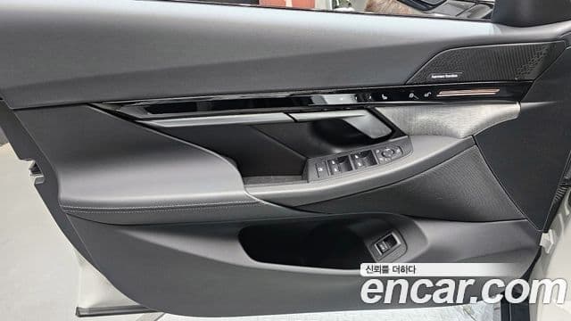 BMW 5 Series 2024 — Photo 24/30