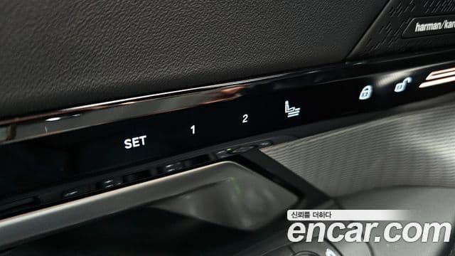 BMW 5 Series 2024 — Photo 28/30