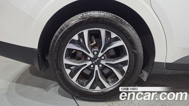 Kia Carnival 2022 — ფოტო 5/20