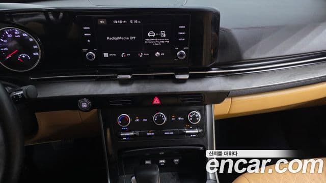 Kia Carnival 2022 — ფოტო 13/20