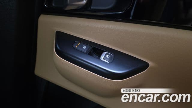 Kia Carnival 2022 — ფოტო 19/20
