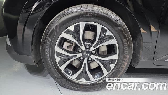 Kia Carnival 2021 — фото 5 из 20